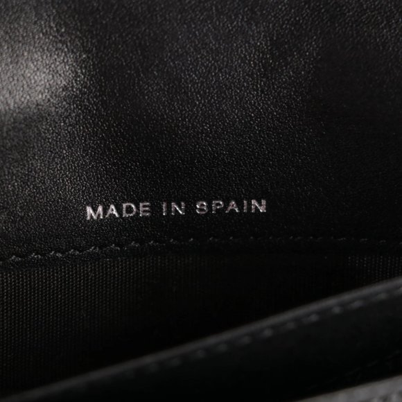 Chanel CC Yen Wallet in Quilted Patent Leather - Picture 10 of 12